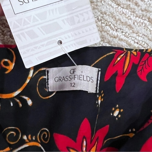 GRASS Fields Puff Sleeve Crop Front Tie Top - Picture 9 of 10